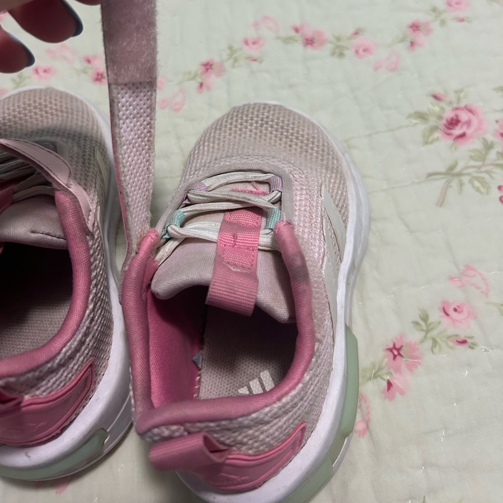 Adidas shoes size 5K - Picture 6 of 8